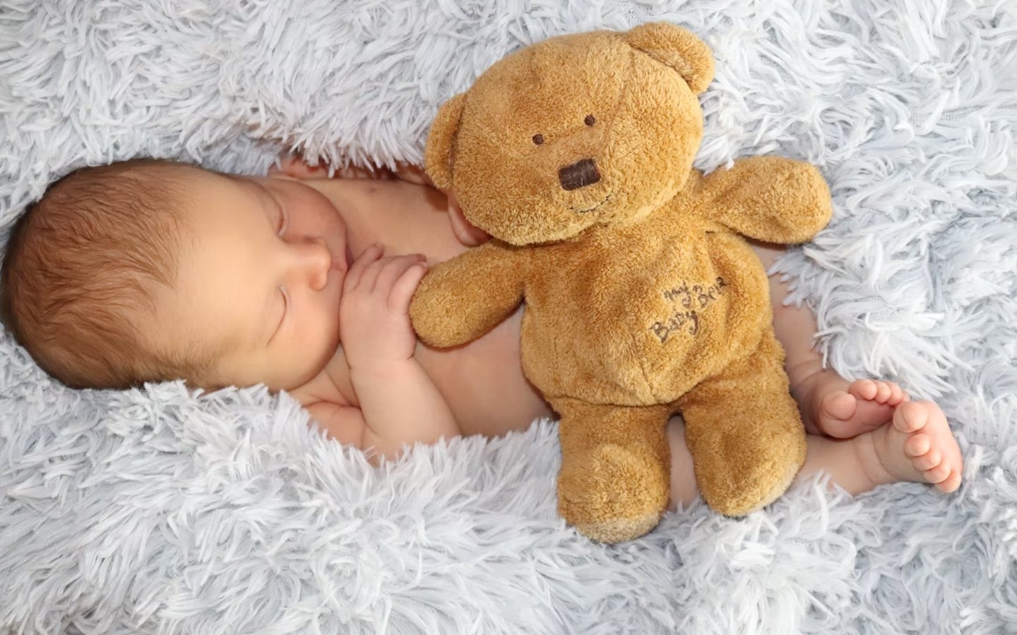 Top 10 tips for choosing baby clothing and accessories